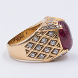 Anello da uomo vintage in oro 18K con rubino cabochon e diamanti, anni '60