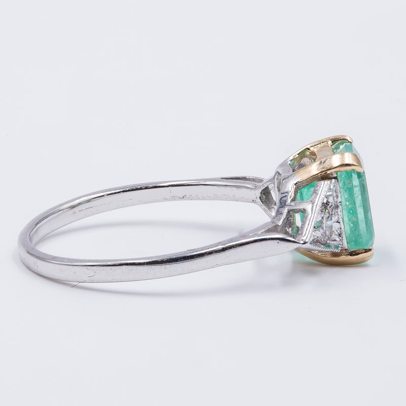 Anello nuovo in oro 18k con smeraldo (1.75 ct) e diamanti (0.17 ct)
