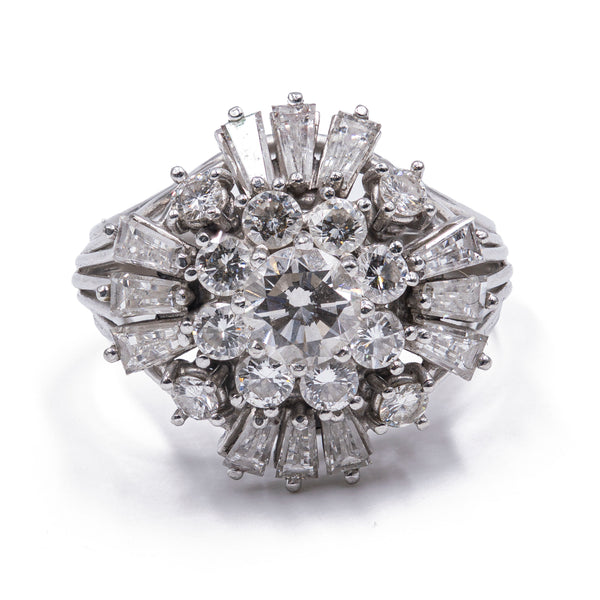 Vintage 18k white gold ring with brilliant and baguette cut diamonds (2.92ct), 1950s / 1960s