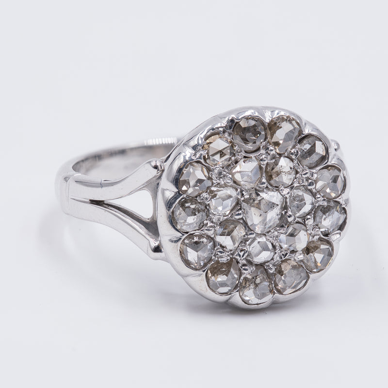 Anello in oro bianco 18k a toppa con diamanti taglio rosetta, anni 40