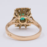 Vintage-Ring aus 18 Karat Gelbgold mit zentralem Smaragd und Diamanten (0.80 Karat), 70er Jahre