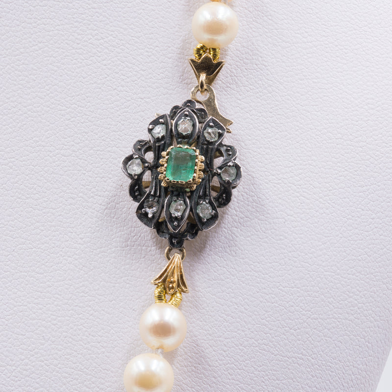 Collana di perle vintage con susta in oro e argento con smeraldo e rosette, anni 50