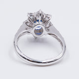 MODERN DAISY RING IN 18K WHITE GOLD WITH CENTRAL PAILIN SAPPHIRE (1.32CT) AND BRILLIANT-CUT DIAMONDS (0.84CTW)