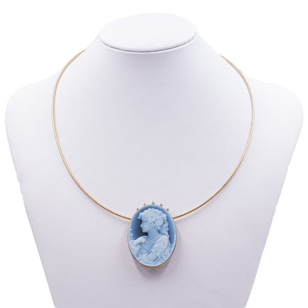 Vintage yellow gold necklace with cameo on blue agate, 1980s