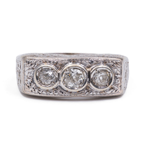 Anello trilogy antico in platino con diamanti di taglio vecchio (0.50ctw ca.), anni '40
