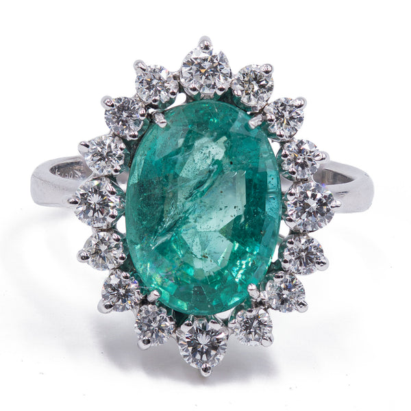 18k white gold ring with central emerald (4.47ct) and diamonds (0.76ct)