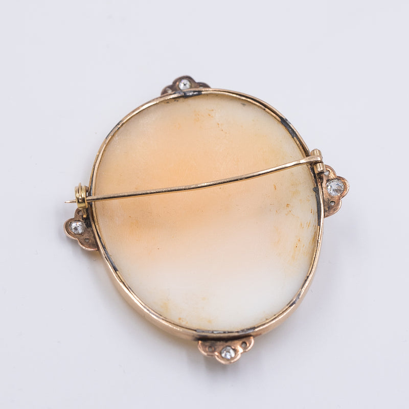 Spilla antica in oro 18k con cammeo su conchiglia e diamanti taglio rosetta, anni '50