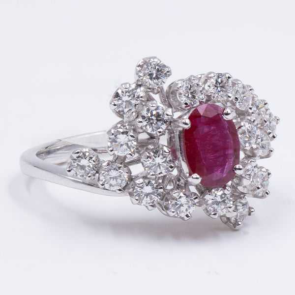 18k white gold ring with central ruby (1ct) and brilliant cut diamonds (1.46ct)