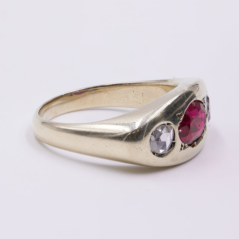 Anello da in oro 14k con rubino e diamanti taglio rosetta laterali , anni 60