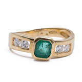 Ring aus 18 Karat Gold mit Smaragd und Diamanten (ca. 0.40 ctw.), 80er Jahre