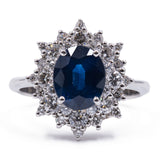 Vintage 18k gold ring with central sapphire (2.68ct approx.) And diamond surround (0.97ct approx.), 70s