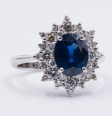Vintage 18k gold ring with central sapphire (2.68ct approx.) And diamond surround (0.97ct approx.), 70s