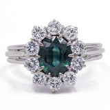 Vintage Gänseblümchen-Ring aus 18 Karat Weißgold mit Saphir (ca. 1.10 Karat) und Diamanten im Brillantschliff (ca. 1 Karat), 60er