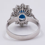 Vintage 18K white gold daisy ring with sapphire (1.60ct approx.) And brilliant cut diamonds (0.60ctw approx.)