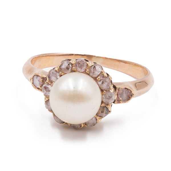 Anello in oro 18k con rosette di diamante e perle, primi del '900