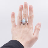 Ring aus 18 Karat zweifarbigem Gold mit Opal (4.60 ct) und Diamanten im Brillantschliff (0.44 ctw)