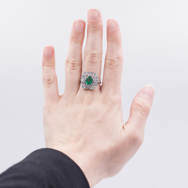 18k white gold ring with central emerald (1.30 ct) and brilliant cut diamonds (0.48 ctw)