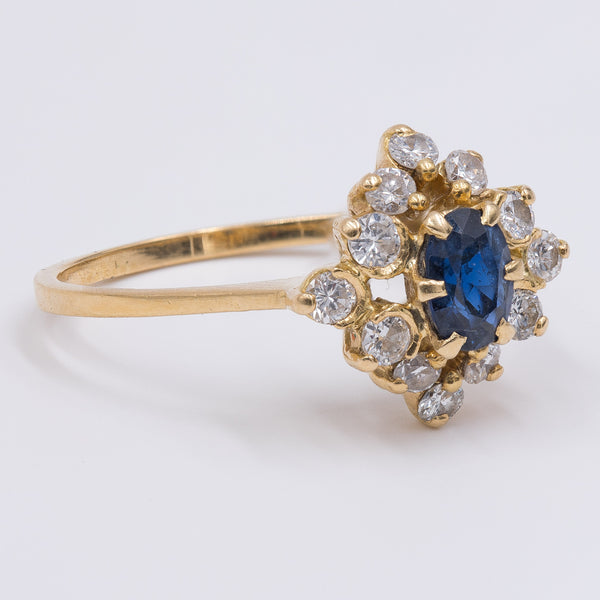 Vintage 18k yellow gold ring with central sapphire and diamonds (0.50ctw), 1970s