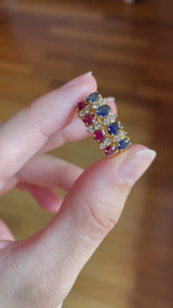 Pareja de anillos en oro amarillo de 18 quilates con rubíes, zafiros y diamantes (0.24ctw aprox.), años 60/70