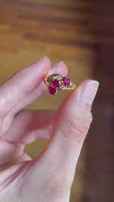 Винтажное кольцо из 18-каратного золота с рубинами и бриллиантами (примерно 0.04 карата), 70-е годы