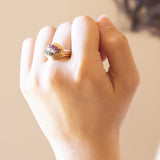 Anello tricolore in oro 18K con smeraldi, diamanti (0.28ctw ca.) e rubini, anni ‘60/‘70