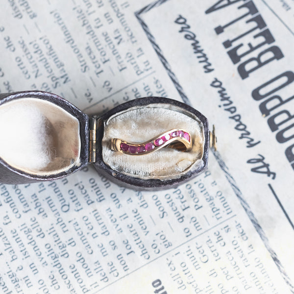 Vintage ring in 18K gold with rubies (0.50ctw approx.), 1970s