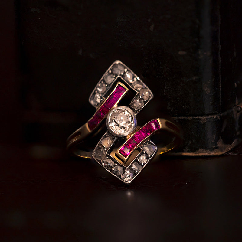 Art Deco ring in 14K gold and silver with diamonds and rubies, 1930s