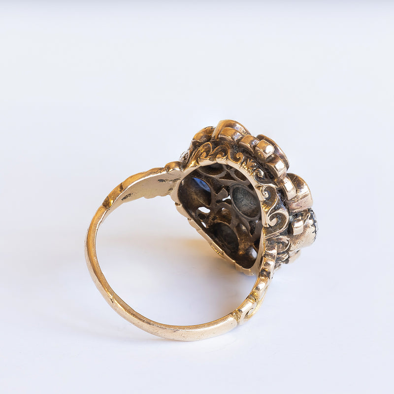 Anello antico in oro 18K con diamanti di taglio rosetta e zaffiri, anni '30