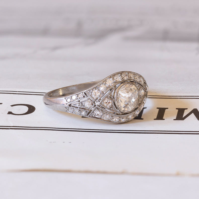 Art Deco ring in platinum with diamonds (central approx. 0.70ct), 1930s