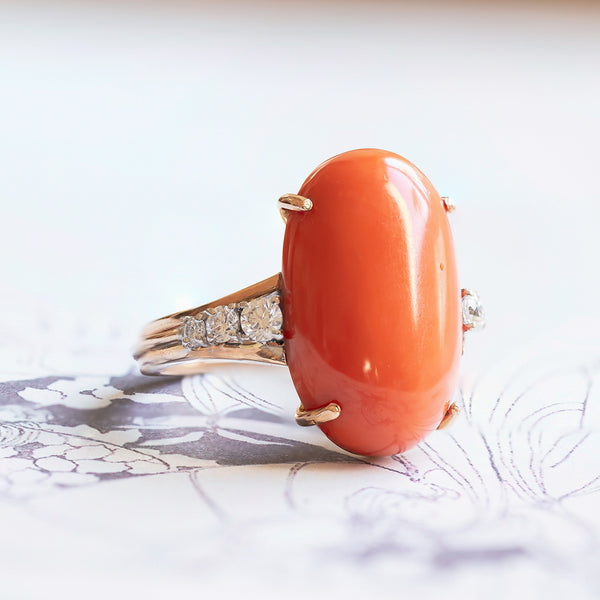 Bague vintage en or 18 carats avec corail central et diamants (0,35 ct environ), 1960