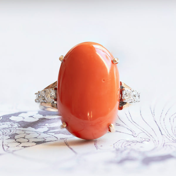 Bague vintage en or 18 carats avec corail central et diamants (0,35 ct environ), 1960