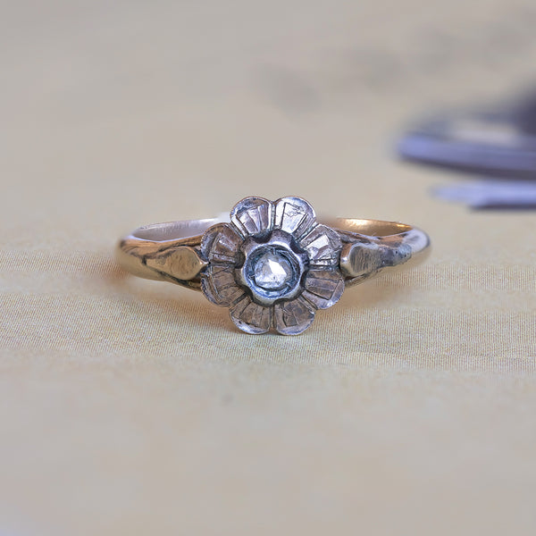 Bague ancienne en or 18 carats avec diamant taille rosette triphasée, début des années 1900