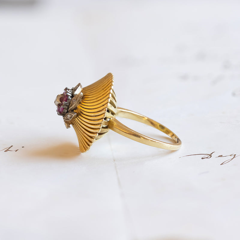 Anello vintage in oro 18K con diamante e rubini, anni '40/'50