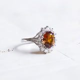 Vintage 14K white gold daisy ring with citrine quartz (approx.2.40ct) and diamonds (approx.0.72ctw), 60s / 70s