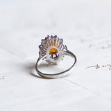 Vintage 14K white gold daisy ring with citrine quartz (approx.2.40ct) and diamonds (approx.0.72ctw), 60s / 70s