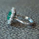 Vintage 18K white gold daisy ring, with central emerald (approx.1.5ct) and diamonds (over 1.5ct), 50s