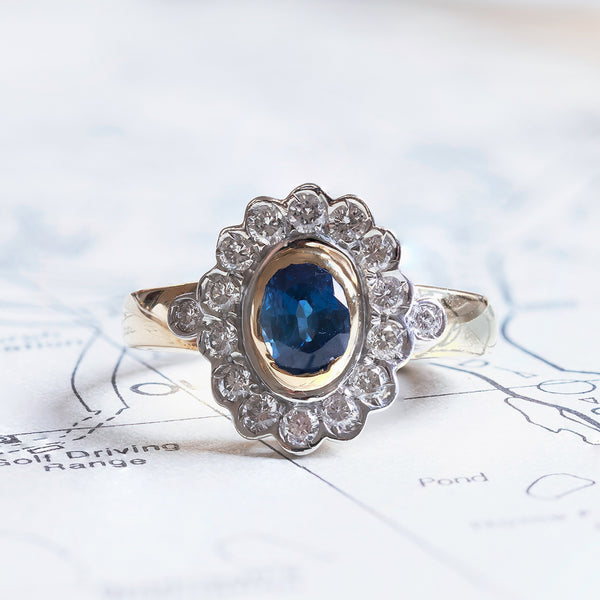 Vintage 18K gold ring with central sapphire and brilliant cut diamonds (0.45ctw approx.), 1970s