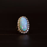 Anello vintage in oro 18K con opale australiano arlecchino e diamanti di taglio brillante (0.80ctw), anni '50