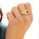 Vintage 18K gold ring with sapphire (approx.1ct) and diamonds (approx.1.50ctw), 1960s / 1970s