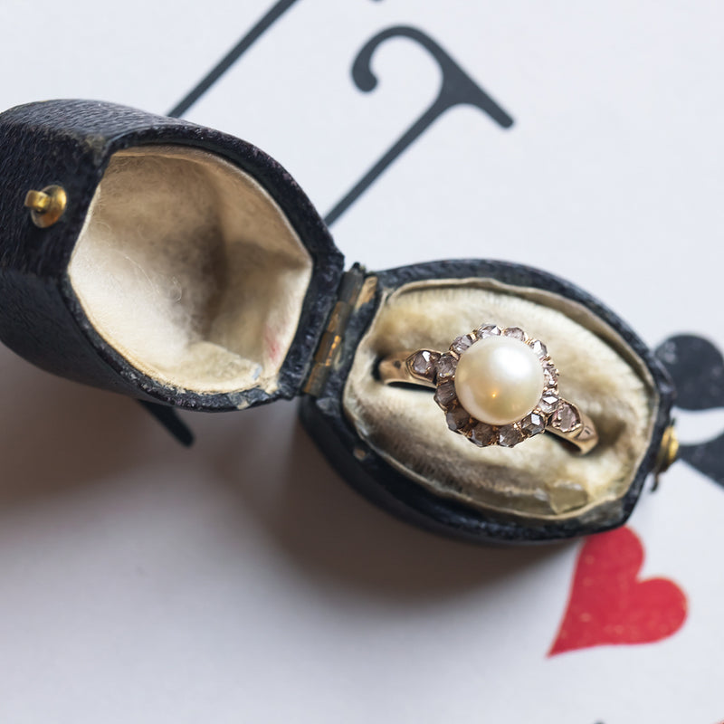 Anello antico in oro 18K con perla e diamanti, primi del '900
