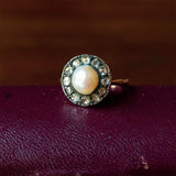 Antiker Ring aus 18 Karat Gold mit zentralen Perlen- und Diamantrosetten, Anfang des 900. Jahrhunderts - Antichità Galliera
