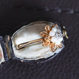 Anillo vintage de oro de 14K con perlas y diamante central, años 50/60