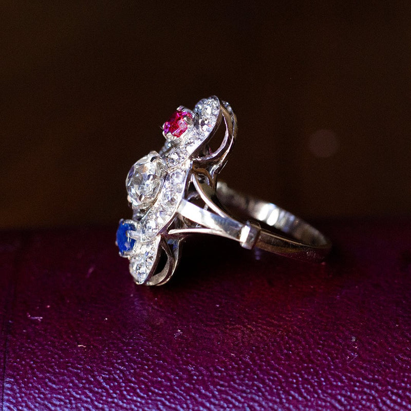 Anello antico in oro bianco 18K con diamanti, rubino e zaffiro, anni '20/'30 - Antichità Galliera