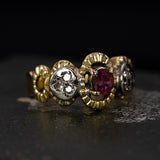 Vintage 18K gold ring with central ruby ​​and diamond rosettes, 70s - Antichità Galliera