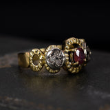 Vintage 18K gold ring with central ruby ​​and diamond rosettes, 70s - Antichità Galliera