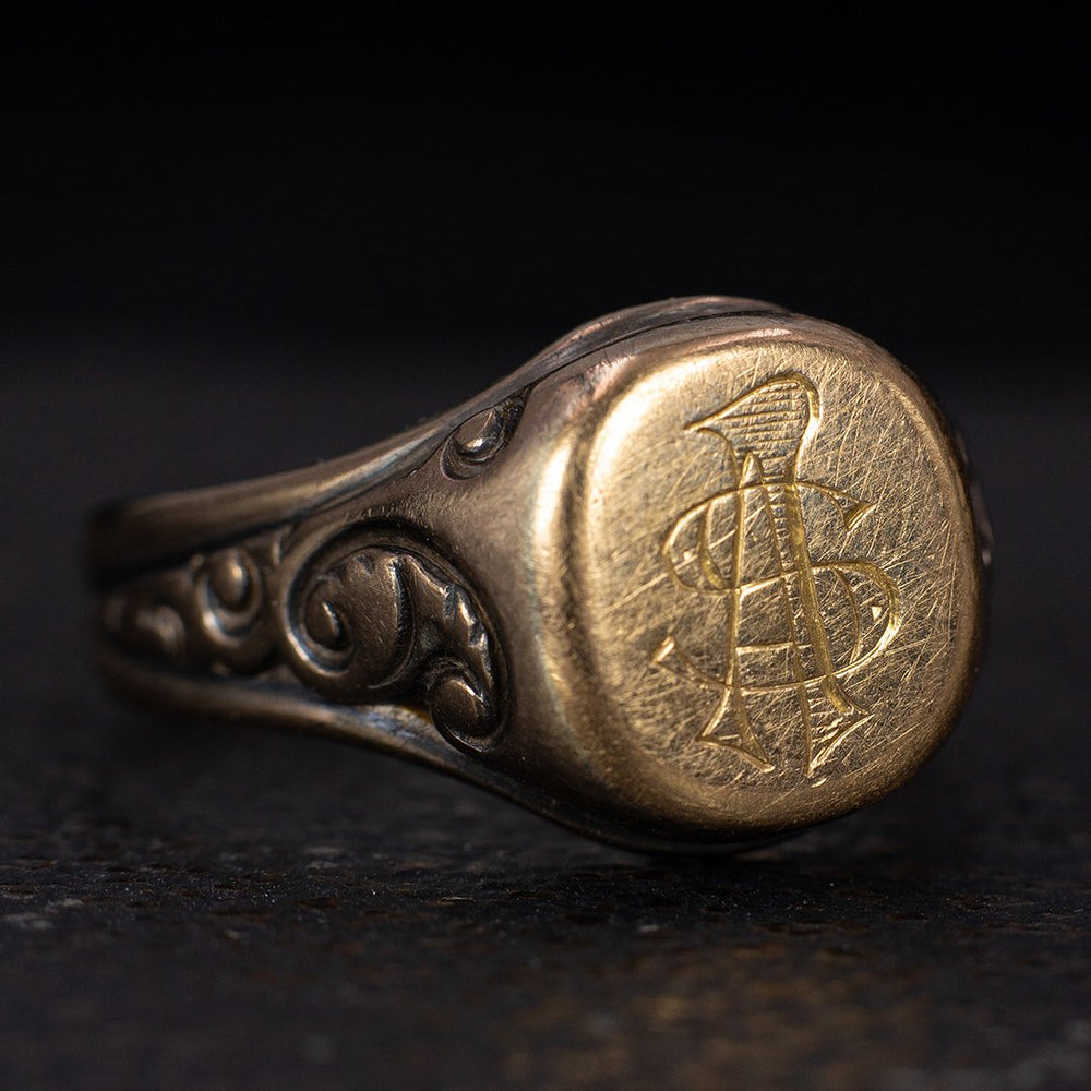 Anello antico da uomo in oro con incisione, fine '800 – Antichità