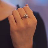 Vintage 18K white gold daisy ring with diamonds (approx. 0.50ctw), 60s / 70s