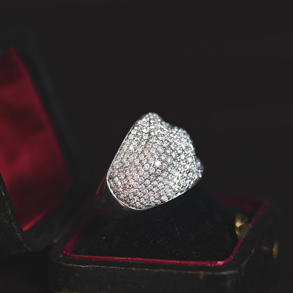 Anello in oro bianco 14K con pavé di diamanti di taglio brillante, anni '80