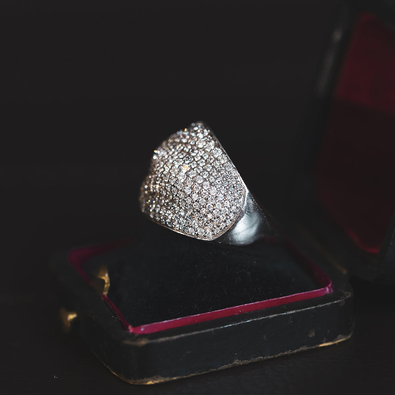 Anello in oro bianco 14K con pavé di diamanti di taglio brillante, anni '80