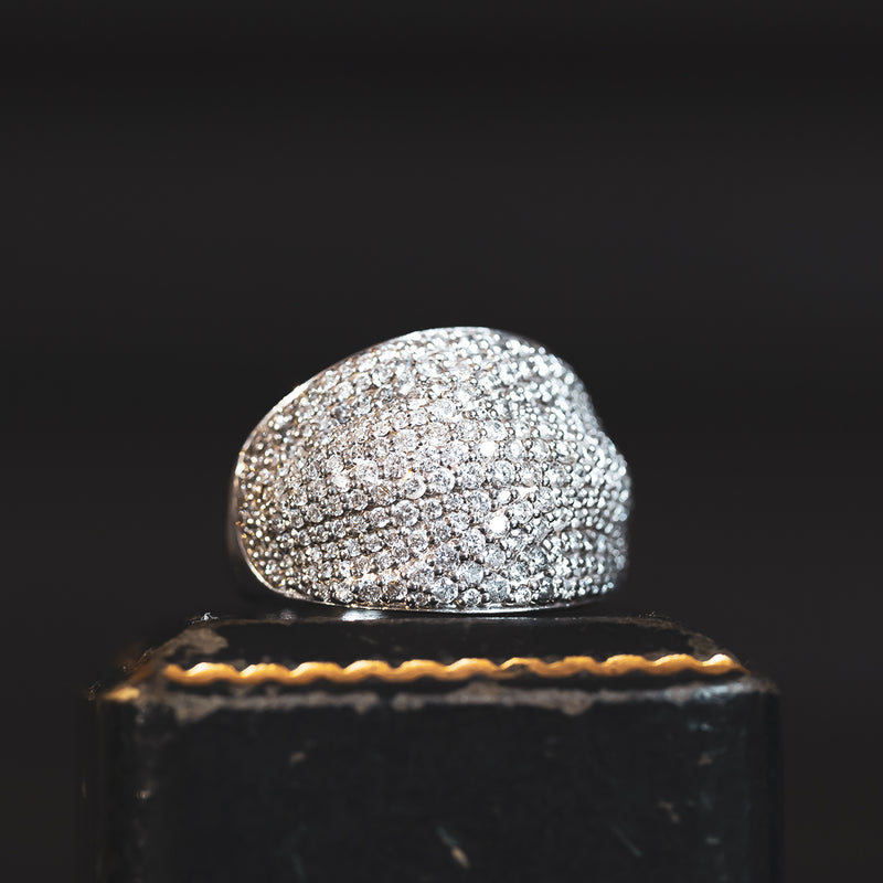 Bague en or blanc 14 carats avec pavé de diamants taillés en brillant, années 1980
